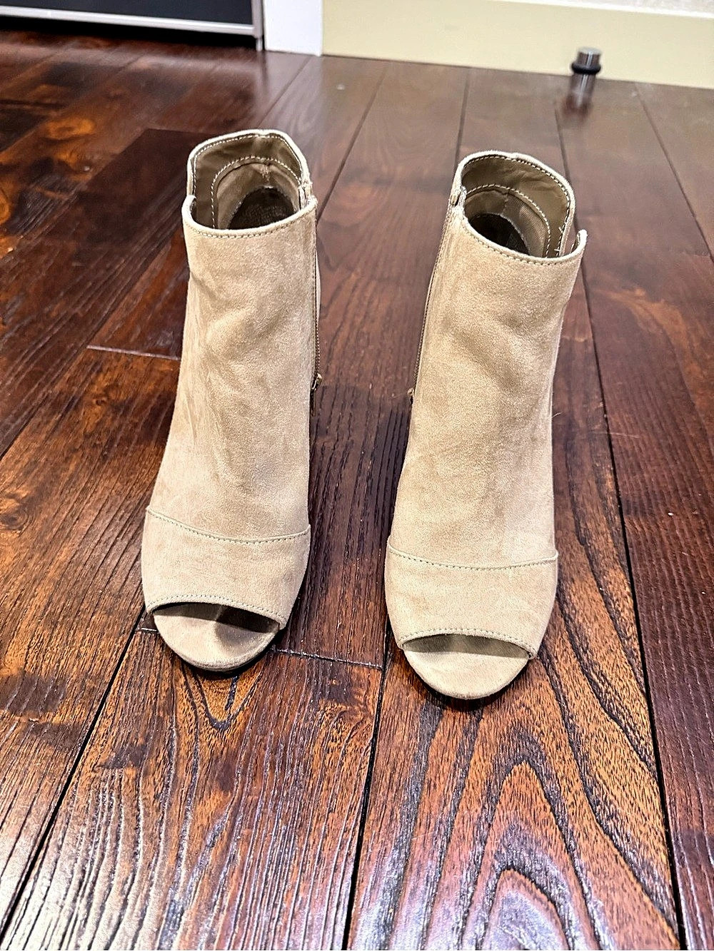 Apt. 9 Taupe Faux Suede Peep Toe Ankle Booties Size 8